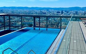 Panorama Sky Apartment I Rooftop Pool I Metro Station