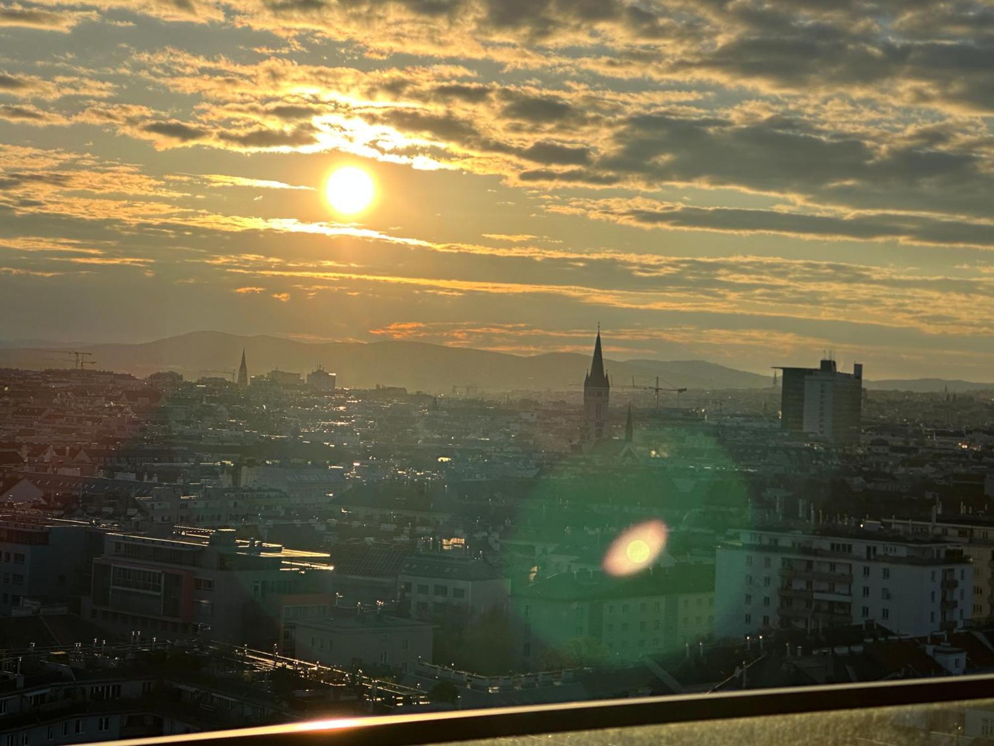 Panorama Sky Apartment I Rooftop Pool I Metro Station Vienna Exterior photo