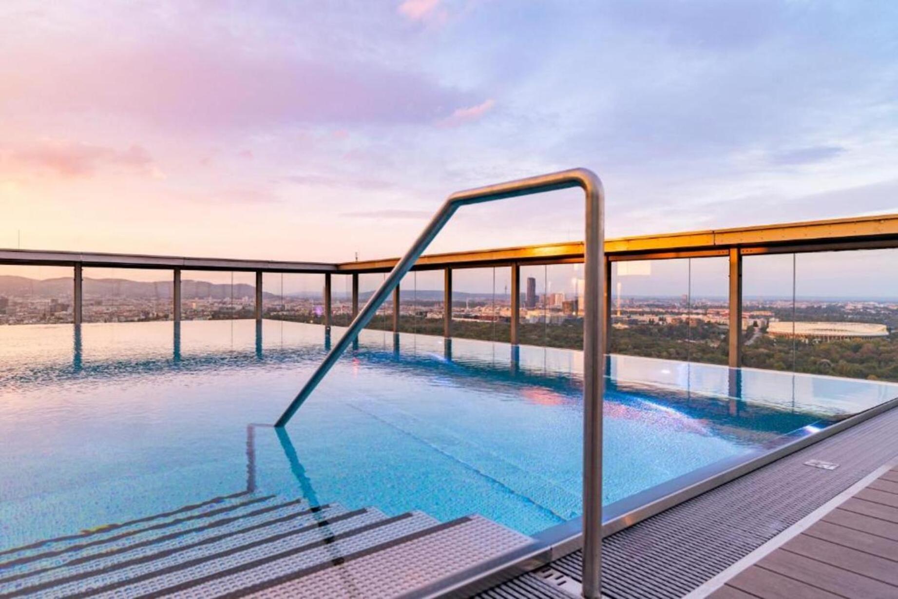 Panorama Sky Apartment I Rooftop Pool I Metro Station Vienna Exterior photo