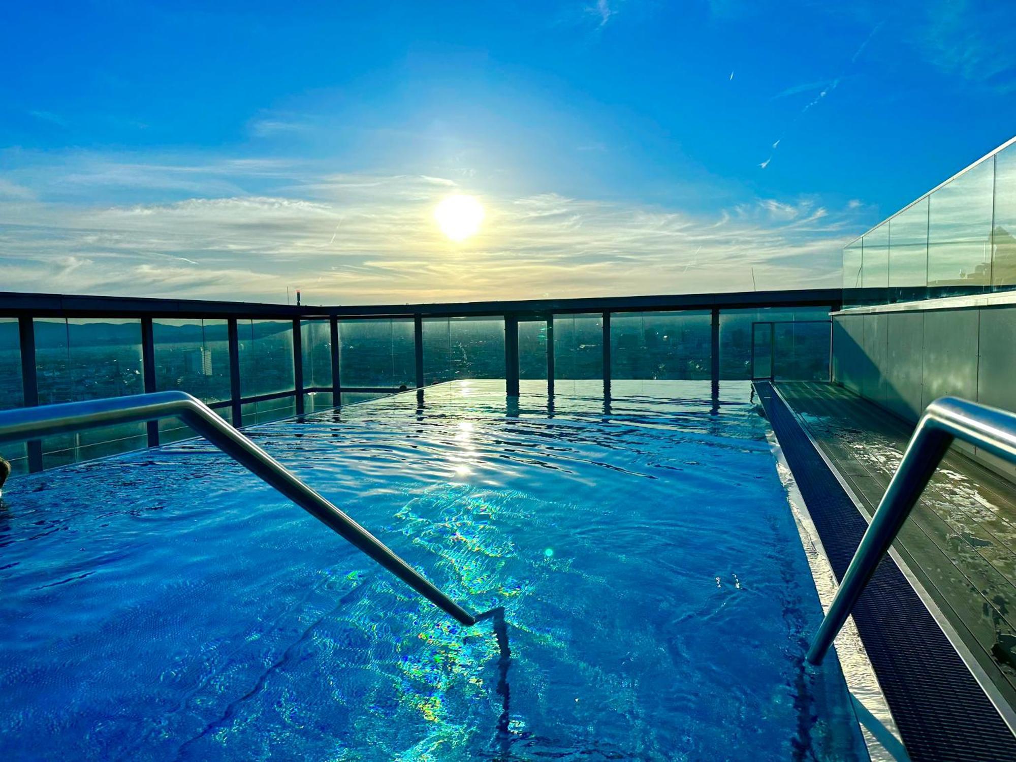 Panorama Sky Apartment I Rooftop Pool I Metro Station Vienna Exterior photo