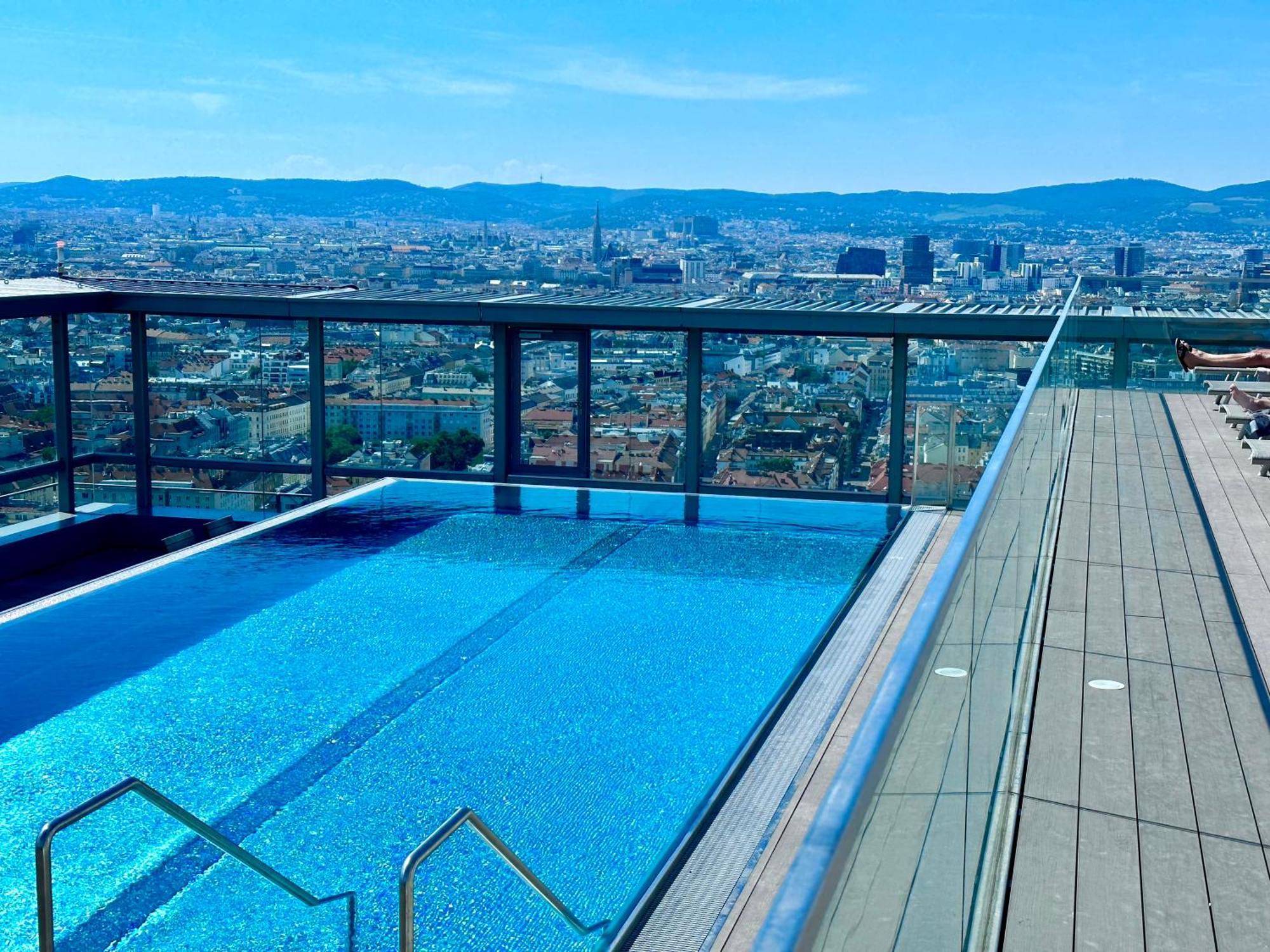 Panorama Sky Apartment I Rooftop Pool I Metro Station Vienna Exterior photo